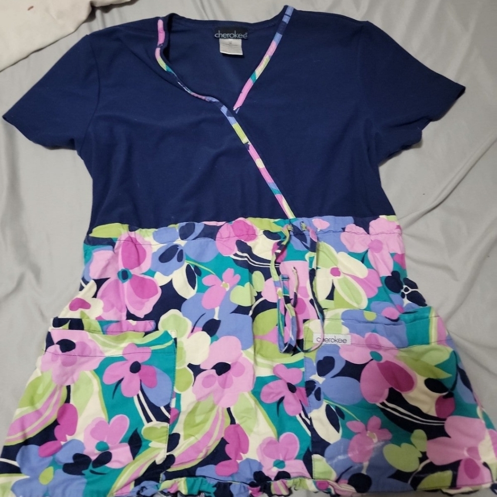 Cherokee scrub top